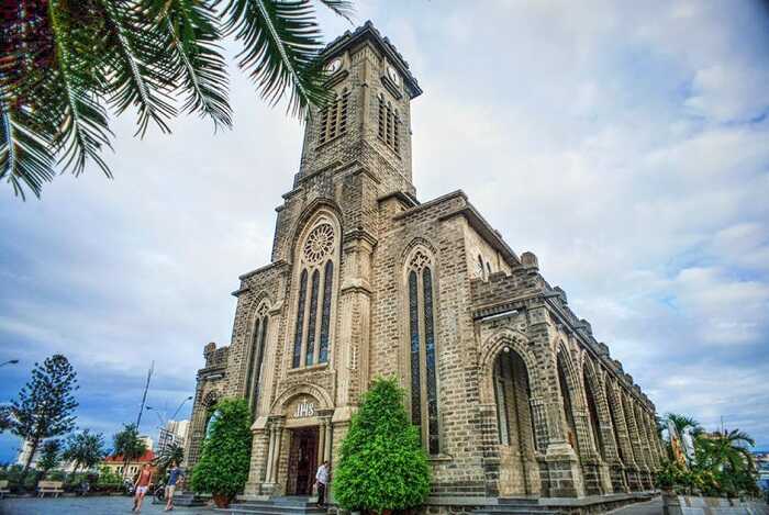 nhà thờ đá Nha Trang 2
